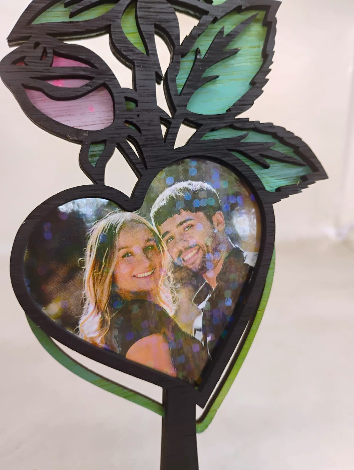 Porta Retrato Rosa con Corazón – Personalizado - Imagen 3