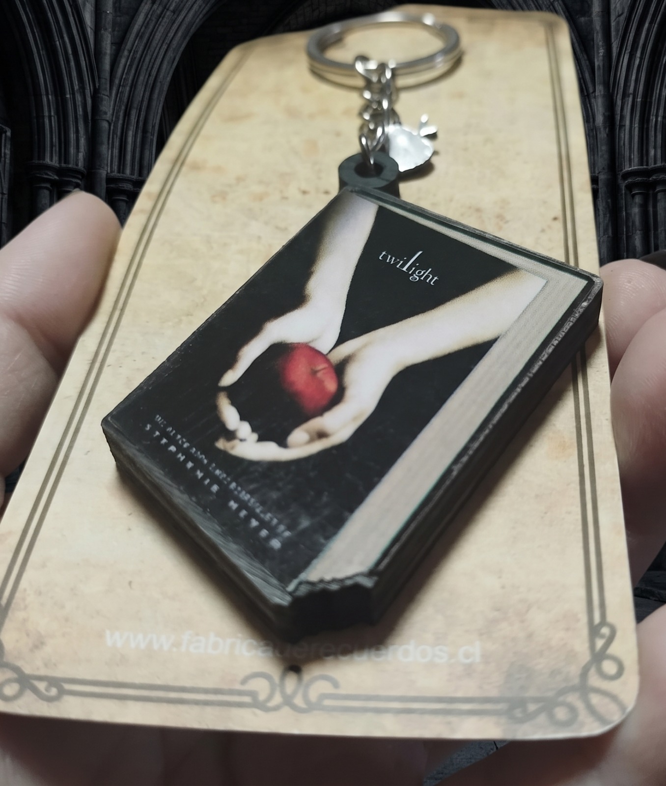 crepusculo llavero madera - Imagen 2